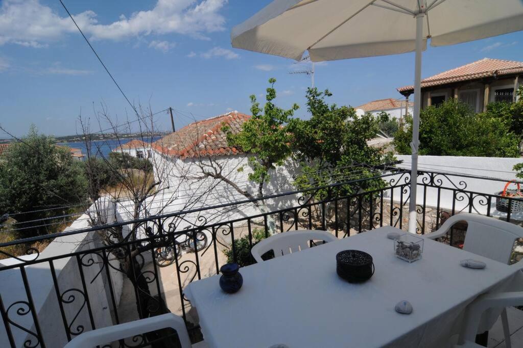Lovely Quiet House With Garden Spetses Town ภายนอก รูปภาพ